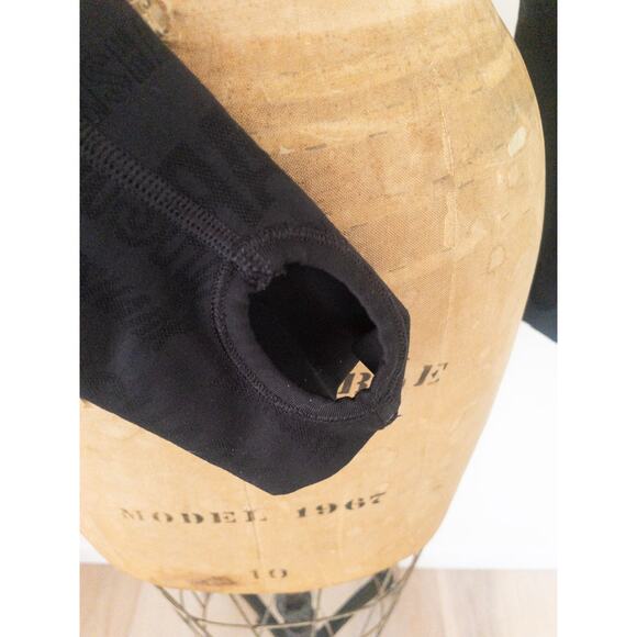 Gymshark Women's Vision Long Sleeve Crop Top Black Thumb Holes Size Medium - Picture 4 of 9